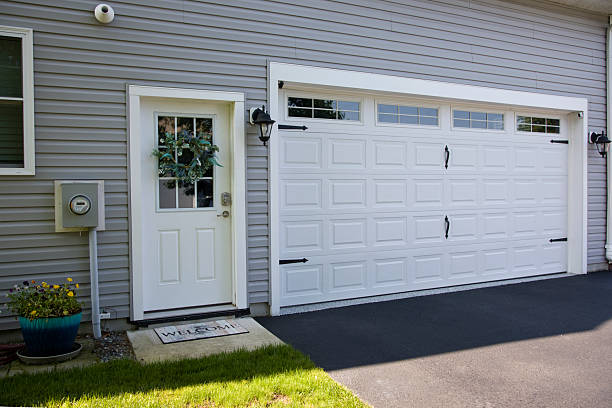 24/7 Emergency Garage Door Panel Replacement experts in Edwards County County, KS